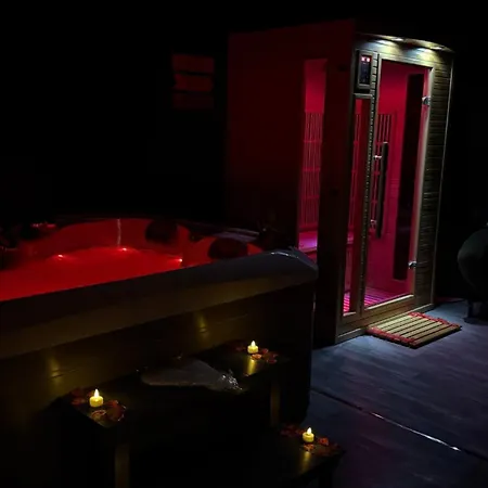 - Cozy - Jacuzzi & Sauna Apartmán Longwy