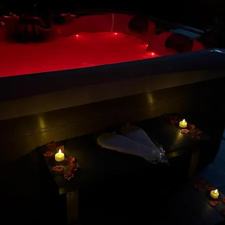 - Cozy - Jacuzzi & Sauna *
