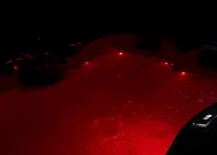 - Cozy - Jacuzzi & Sauna Apartmán